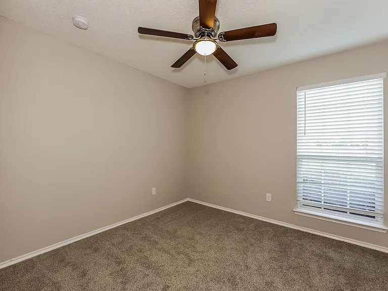 1711 Venus Dr W — Photo 11