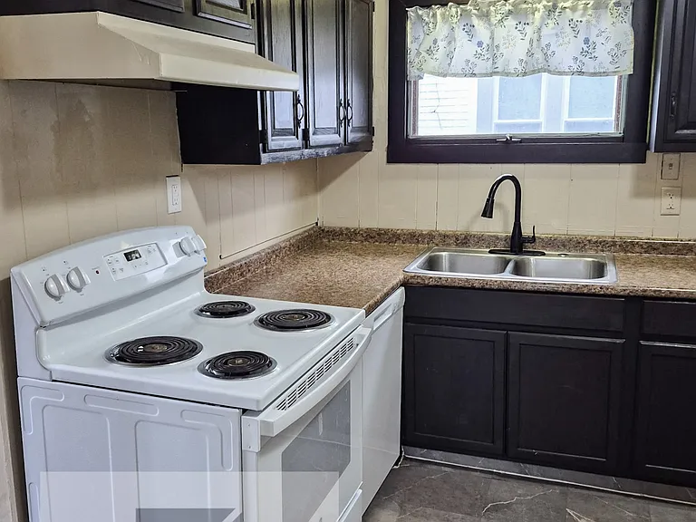 596 Lafayette Ave — Photo 7