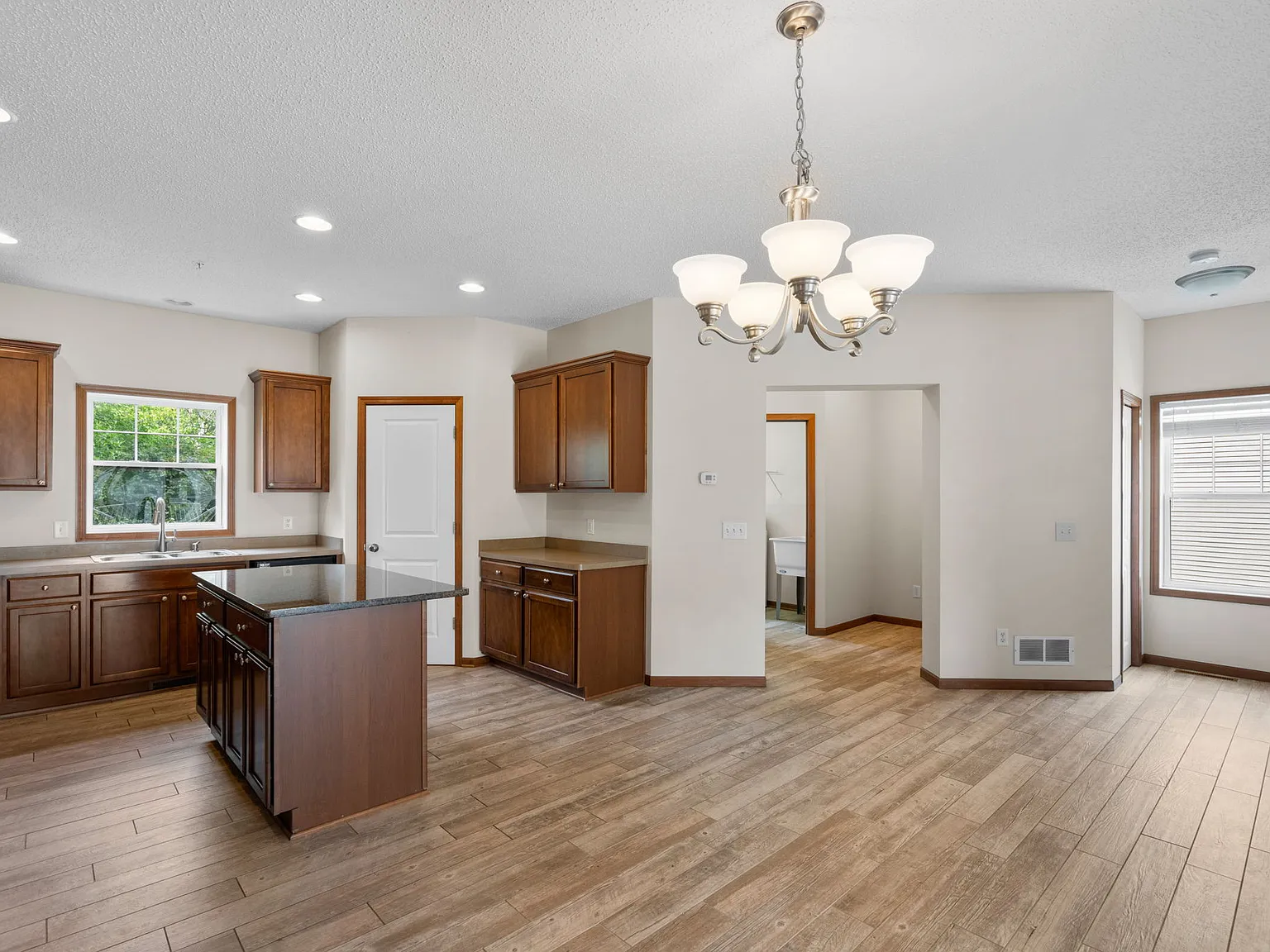 3 bed, 1969 sqft, $2,495 — Photo 3