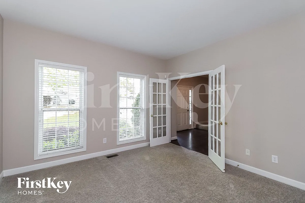 Building Photo - 729 Tall Oaks Dr