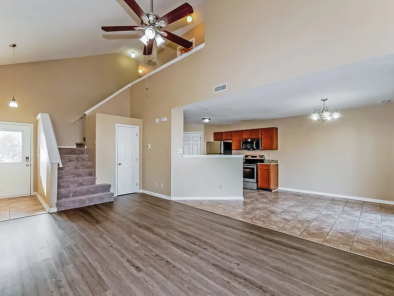 1107 Crescent Dr — Photo 7