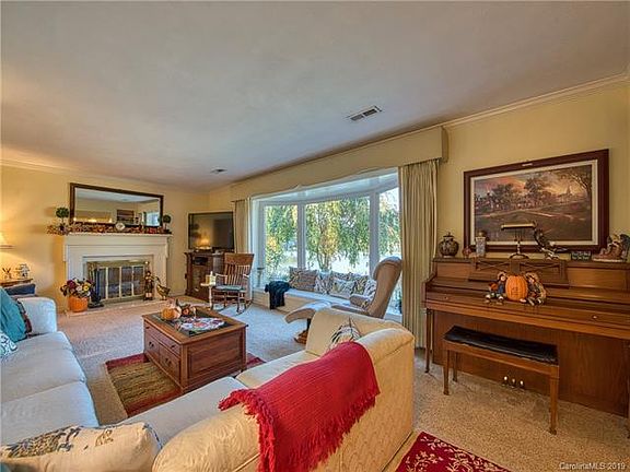 5th image of 245 Chapel Dr