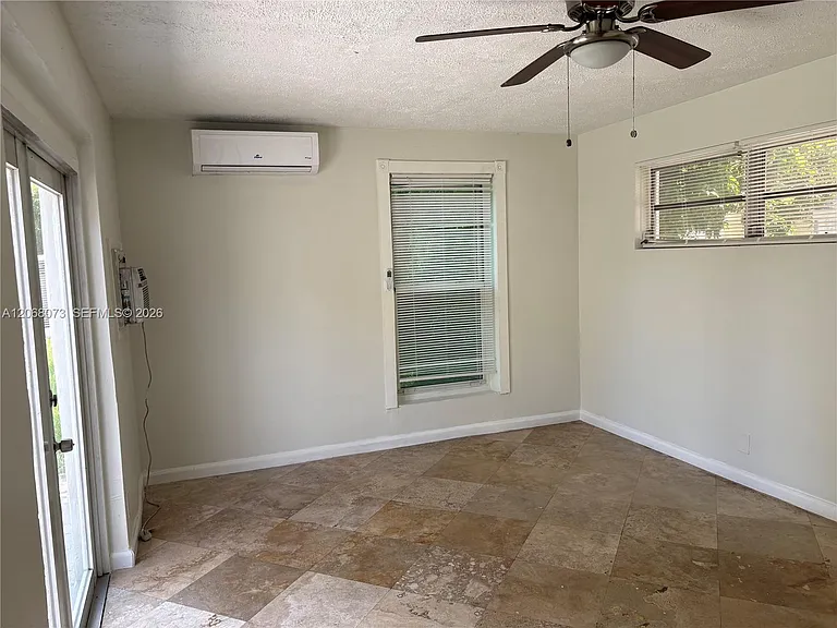 1422 Wiley St — Photo 6