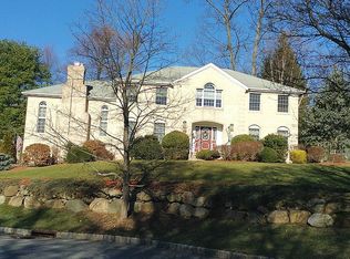 4 Dibella Dr, Park Ridge, NJ 07656