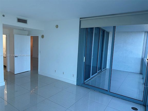 5th image of 601 NE 36th St APT 706