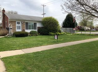 8812 Hubbard St, Livonia, MI 48150