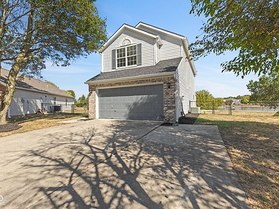 3rd image of 2604 Dawnlake Dr