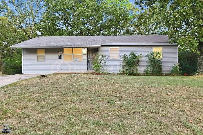 5816 Wisteria Ct