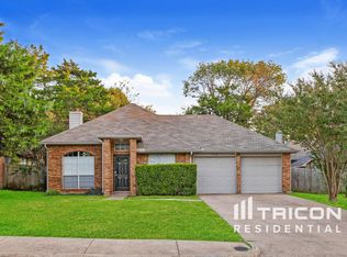 805 Clover Hill Ln, Cedar Hill, TX 75104