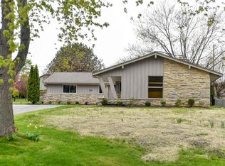 8975 N Santa Monica Blvd, Bayside, WI 53217