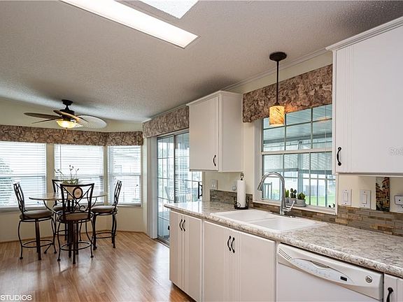 3rd image of 40 Pelican Dr S