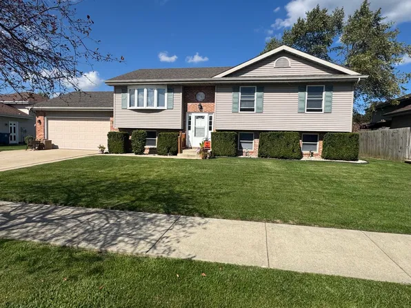 6108 136th Pl, Cedar Lake, IN 46303