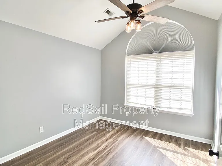 100 Zinfandel Rd — Photo 15