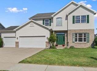 1403 Tearose Ln, Bloomington, IL