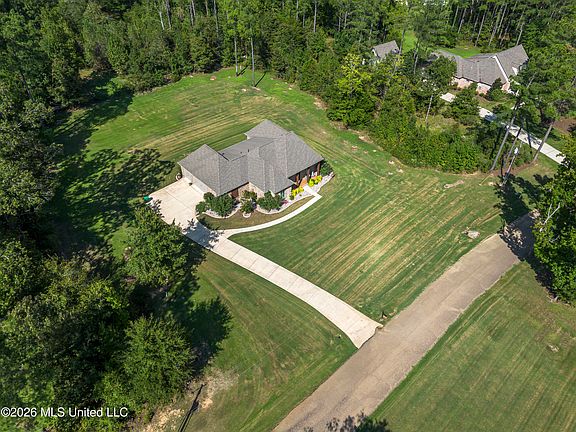3rd image of 520 Viewpointe Way