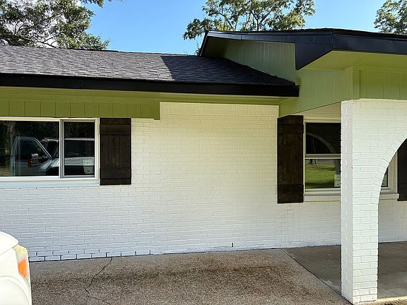 3rd image of 1008 Rayburn Dr