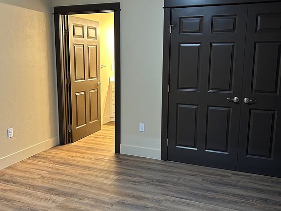 Master bedroom with en-suite bath