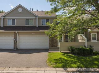 1134 Pecks Woods Dr, New Brighton, MN 55112