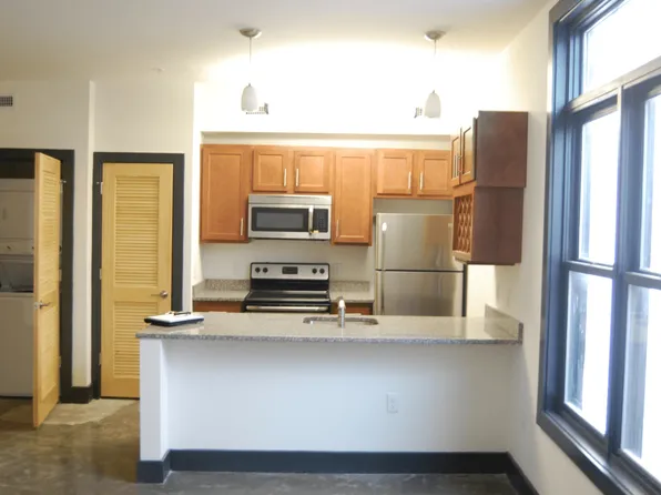 Washington Square, 121 W Washington St #209, Suffolk, VA 23434