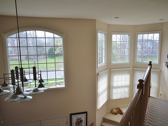 Grand 2 Story Entry,
