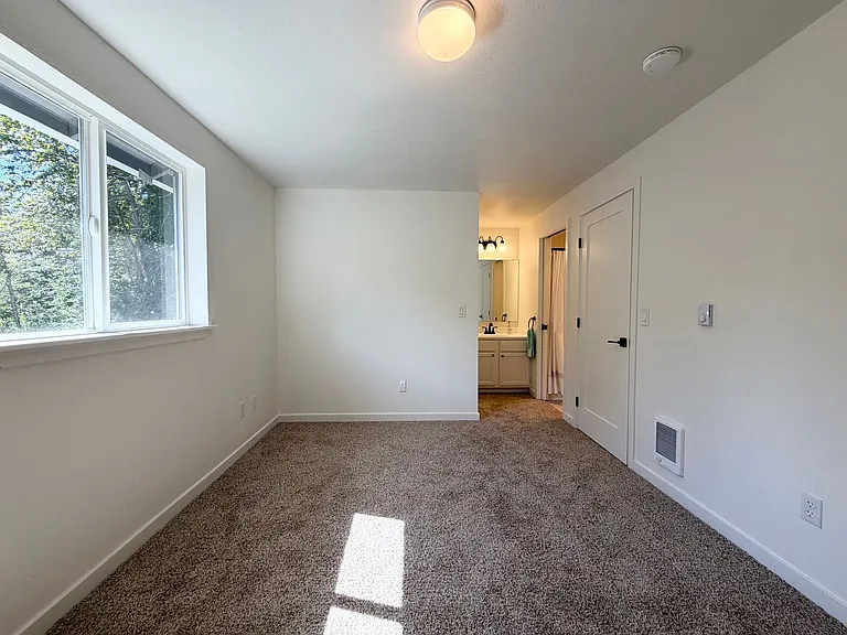 5117 9th Ave NE — Photo 15