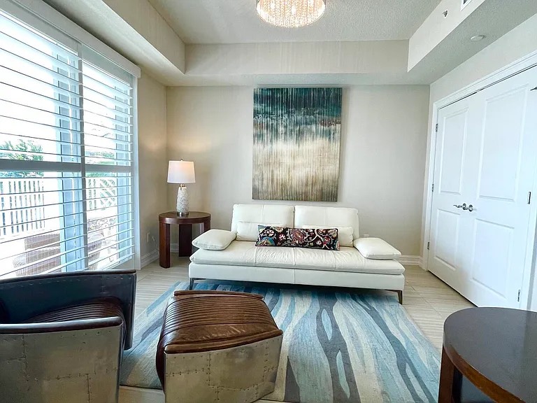 431 Bay Colony Dr N — Photo 9