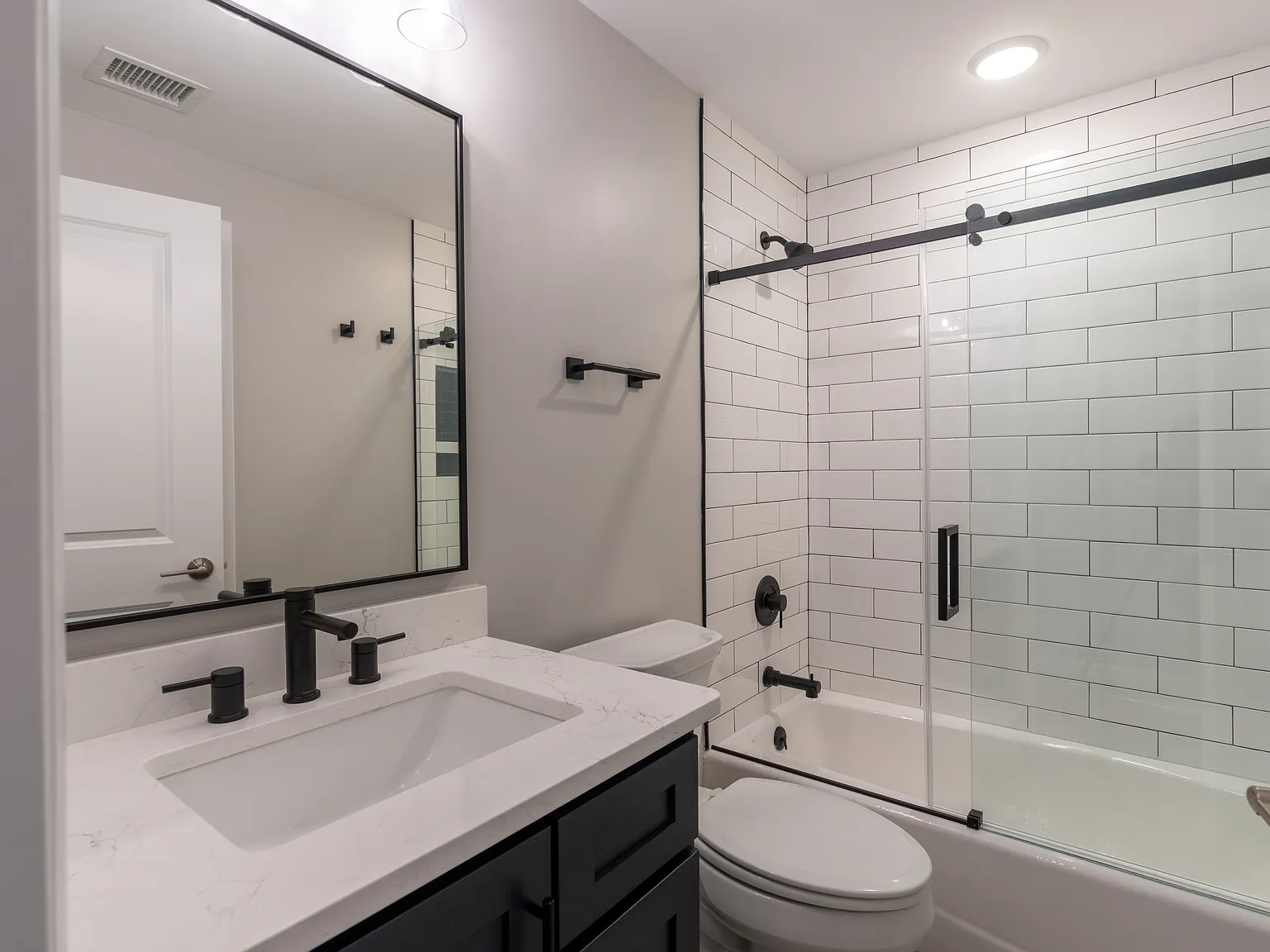 2 bed, 1250 sqft, $1,450 — Photo 2