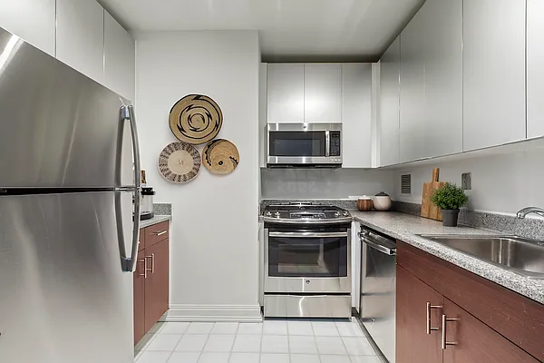 Rented by Greystar | media 10