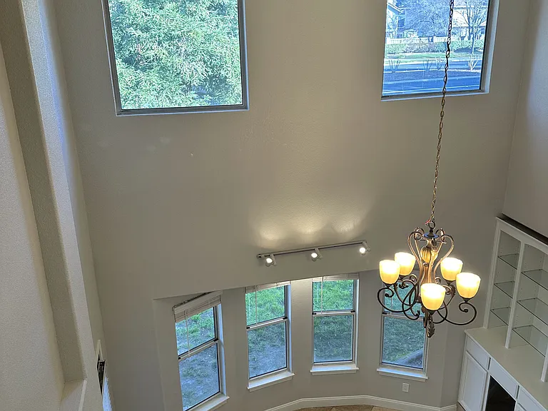 2221 Banbury Cir — Photo 37