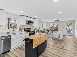 42101 Valley Dr, Mechanicsville, MD 20659