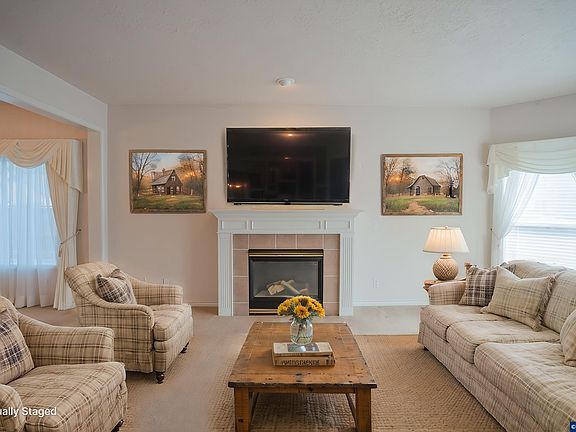 4th image of 489 Zion Dr S