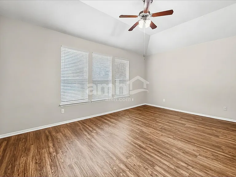 1016 Brazos Ct — Photo 9