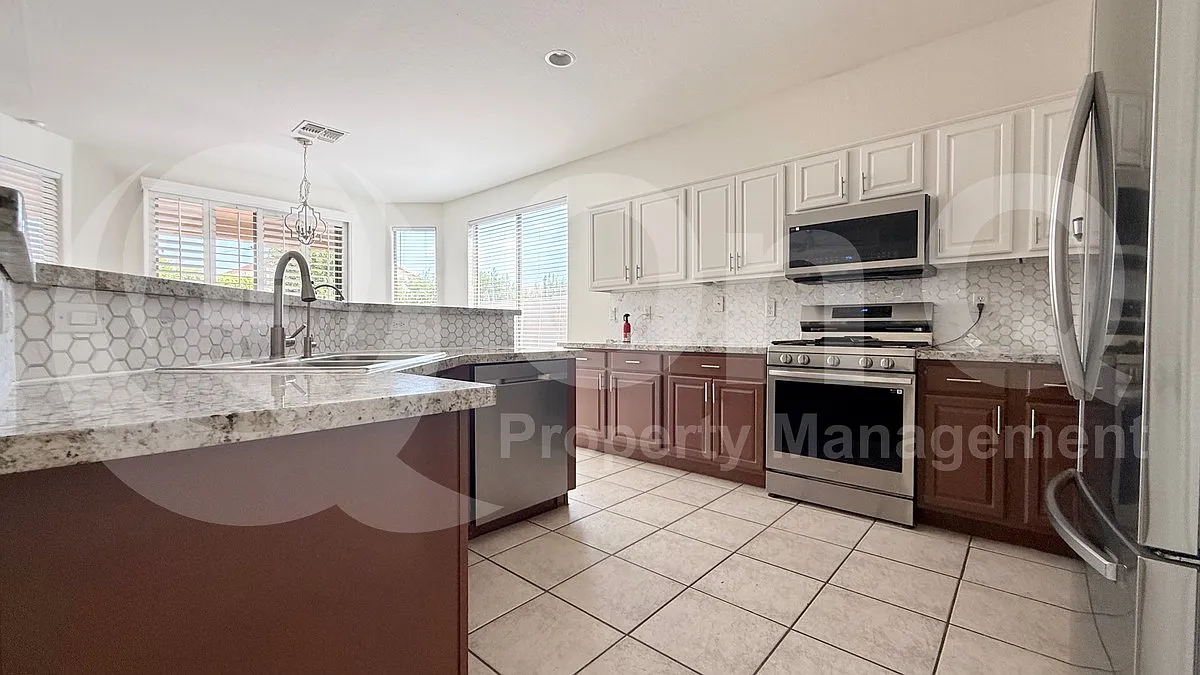 3 bed, 2.0 bath, 1715 sqft, $2,500 — Photo 4