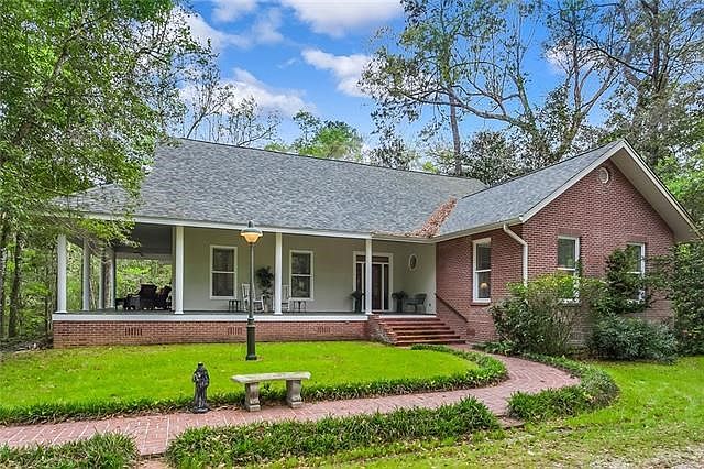 1st image of 134 Magnolia Gardens Dr