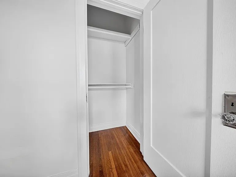 1002 N Sweetzer Ave — Photo 20