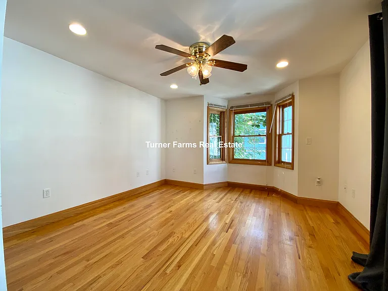 241 W 3rd St #2A — Photo 20