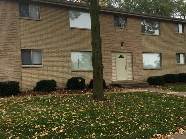 5660 N 91st St APT 3, Milwaukee, WI 53225