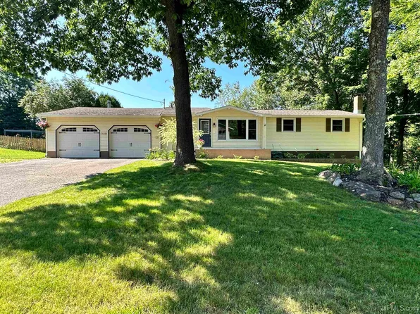 2233 Badger St, Marquette, MI 49855