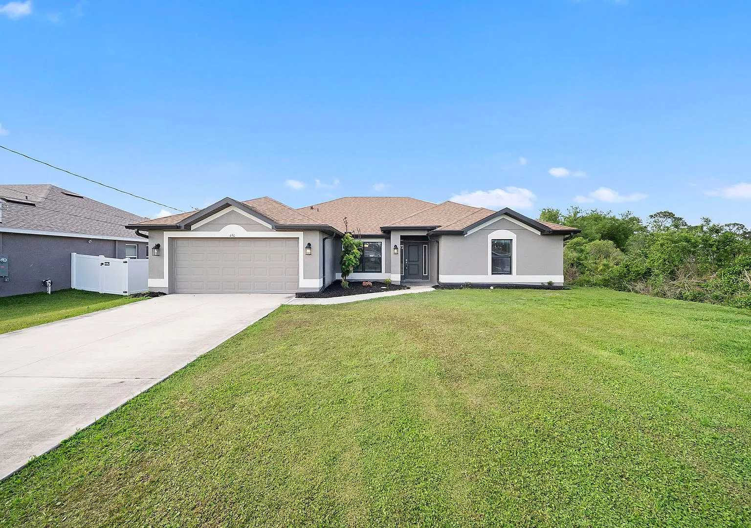 Stunning 4-bedroom, 3-bathroom gem, built in 2023 in Lehigh Acres — Photo 1