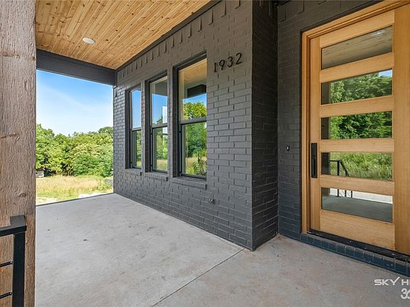 3rd image of 1932 Panorama Pl