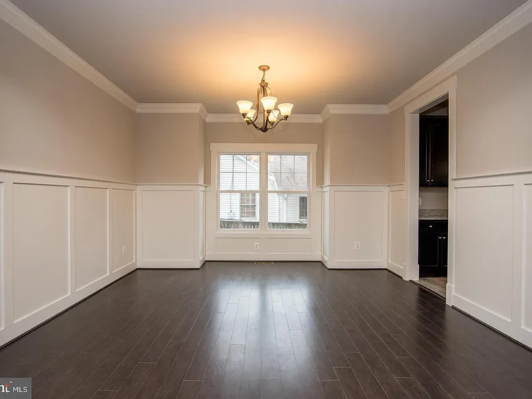 6928 Regent Ln — Photo 11