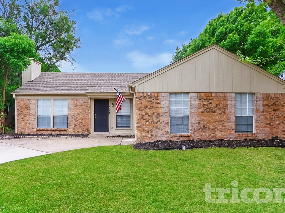 4628 Moss Rose Dr