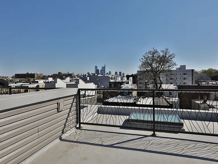 2541 Turner St — Photo 32