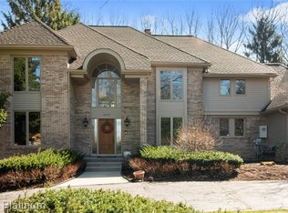 2879 Meadowood Ln, Bloomfield Hills, MI