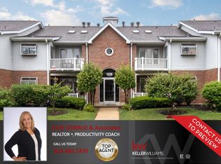 1226 Chalet Rd #2-102, Naperville, IL 60563