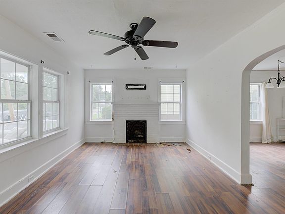 4th image of 3007 Hope Ave