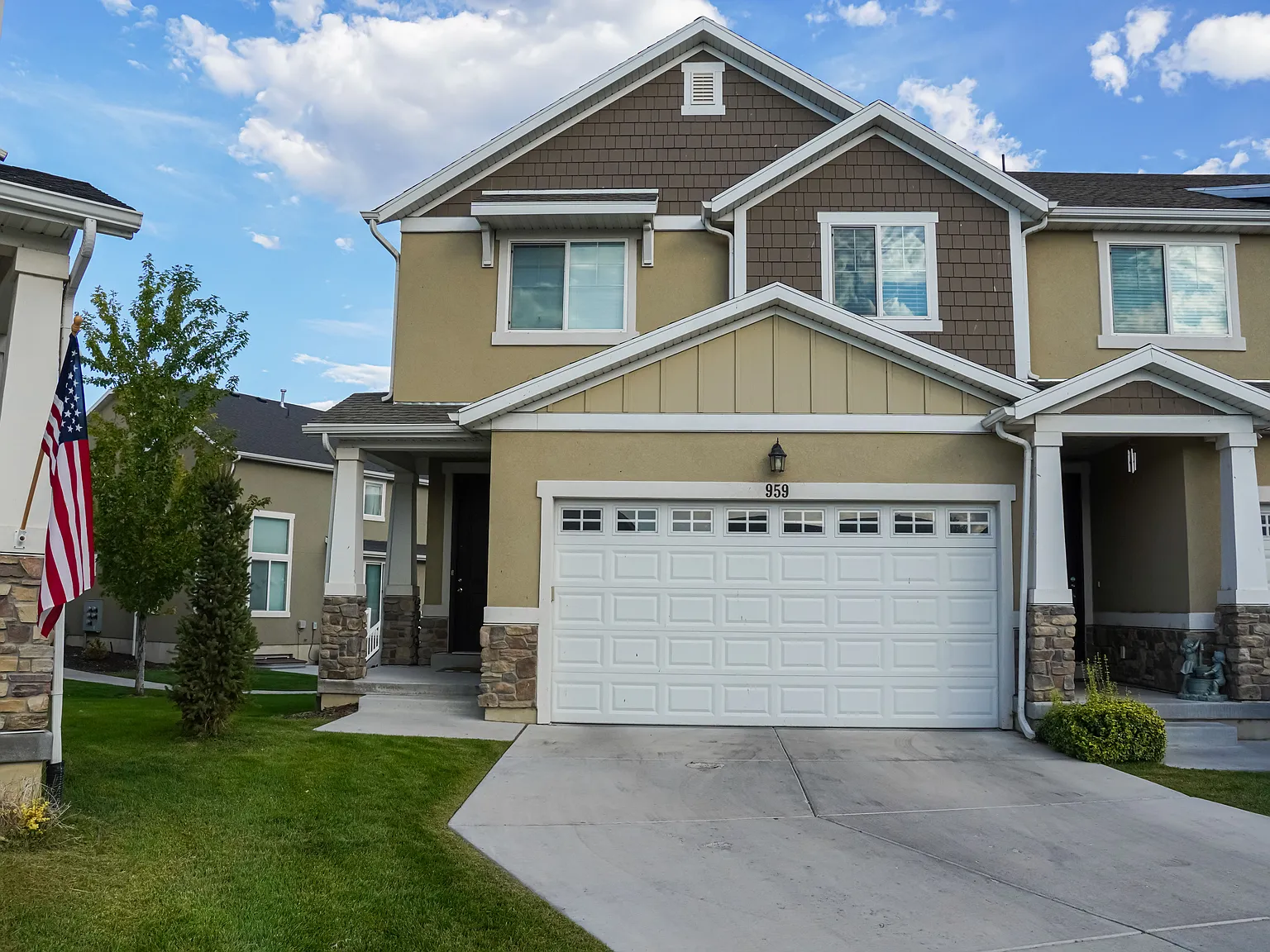 3 bed, 2.5 bath, 2415 sqft, $2,350 — Photo 1