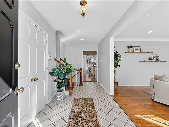 2nd image of 5 Clerbrook Ln
