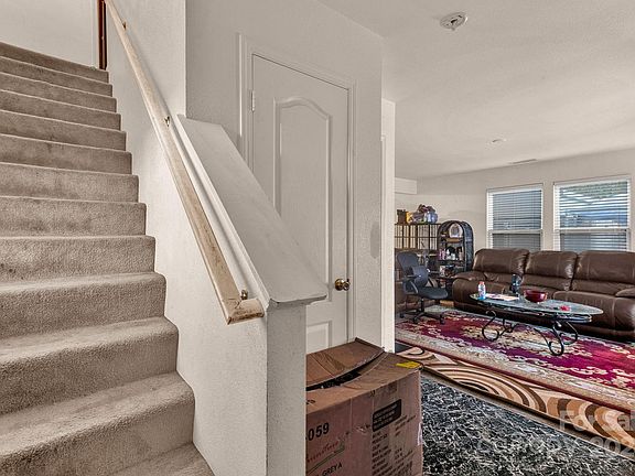 3rd image of 3124 Pikes Peak Dr