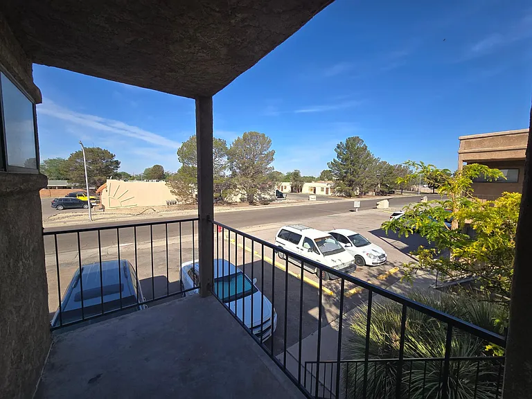 1013 Elm St #4 — Photo 3
